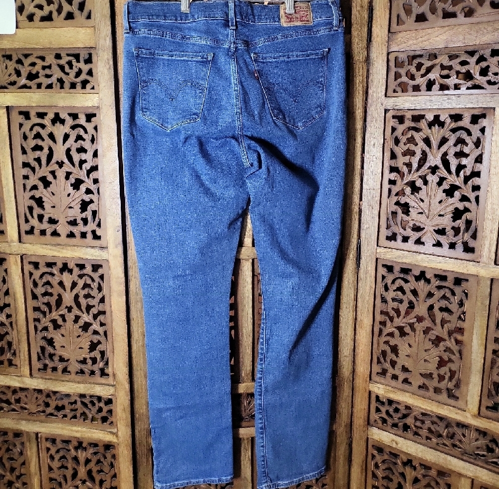 Levis Straight Leg Women's Jeans - Picture 3 of 5